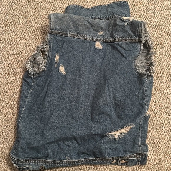Men’s small denim vest, only worn once. “Like new” condition. - Picture 3 of 3